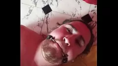 Jouer Maîtresse apprivoise le fétichisme CBT d'un homme soumis avec un Ballbusting intense