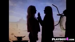 Jouer Strip-tease explicite aux gros seins en plein air de Nikki Leigh et Christi Shake
