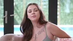 Reproduzir Marido corno pega amigo transando com a namorada peituda