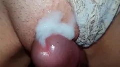 Jouer La femme amateur rousse prend des sous-vêtements Dick et avale du sperme après que le mari baise