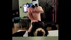 Jouer La vera shemale di amatoriale Camikdela si fa duro in lingerie