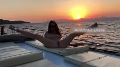 Jouer Naughty Bionde Bares All on Boat Party: gambe aperte, masturbazione pubblica e culo grosso!