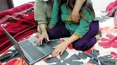 Jouer Lezione intima dell'insegnante di computer pakistano con la bellissima studente sobia Nasir