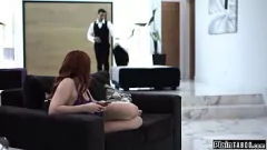 Oynat Üvey bedeli, bir yasak karşılaşmada genç üvey kızı sikikler