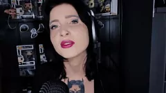 Jouer Cuckold tedesco Lia Louise condivide le fantasie di discorsi sporche