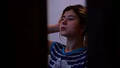 Jouer Sbirciando sulla mia ragazza bionda calda che fa la doccia