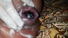 Redare Big Cock Milf Fucks jucărie și izbucnește cu plăcintă anală cremoasă