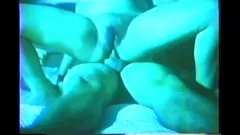 تشغيل جلستين مشبعتين بالبخار مع امرأة سمراء ساخنة