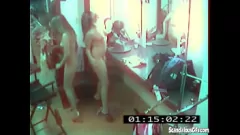 Redare Sneaky Spy Cam surprinde fete lesbiene excitate care se sălbaticesc cu degetele și frecarea păsăricii