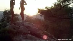 تشغيل نيكول وشريكها السحاقي الجديد يستمتعان بمتعة شديدة مع الألعاب والاستمناء