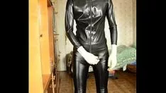 Reproducir Camisa pintura base goma con braguita de cuero