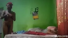 Jouer Blacken adolescent jamaïcain se faire baiser minou par 5 hommes sévèrement et ainsi éjaculer sur son front