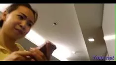 Reproduzir Perfeição de estátua nua a cavalo montando um grande sashay