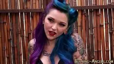 Jouer Une pin-up gothique séduit sashay