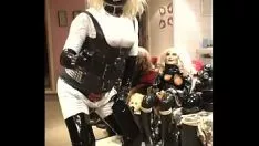 Jouer Roxina2007fetichnoblewomaninwhiten040307xl.wmv